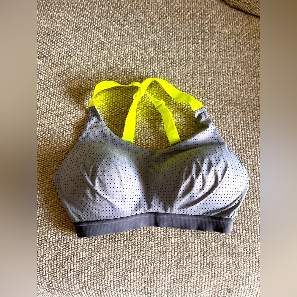 Victoria’s Secret - 32DD Sports Bra